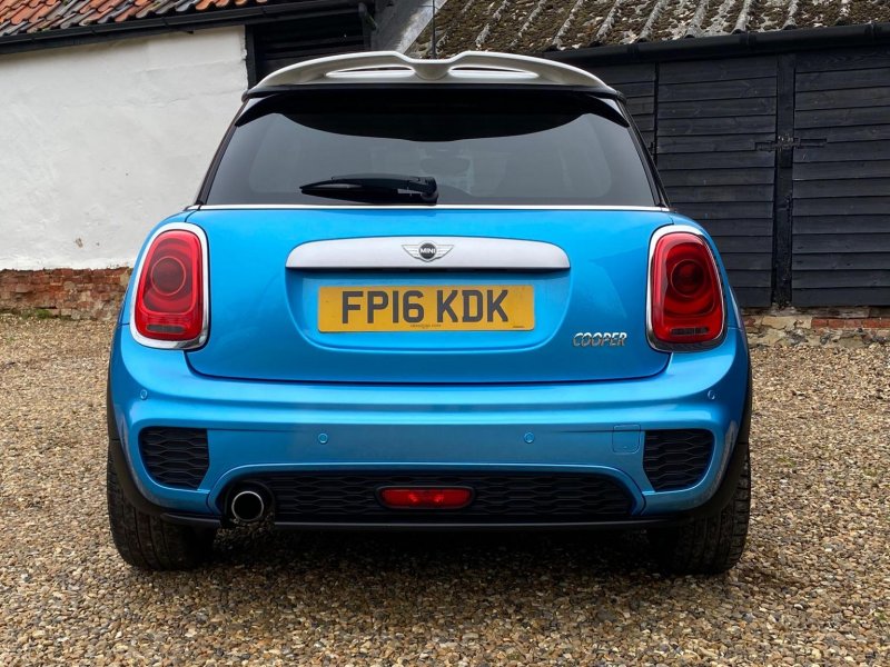 MINI HATCH