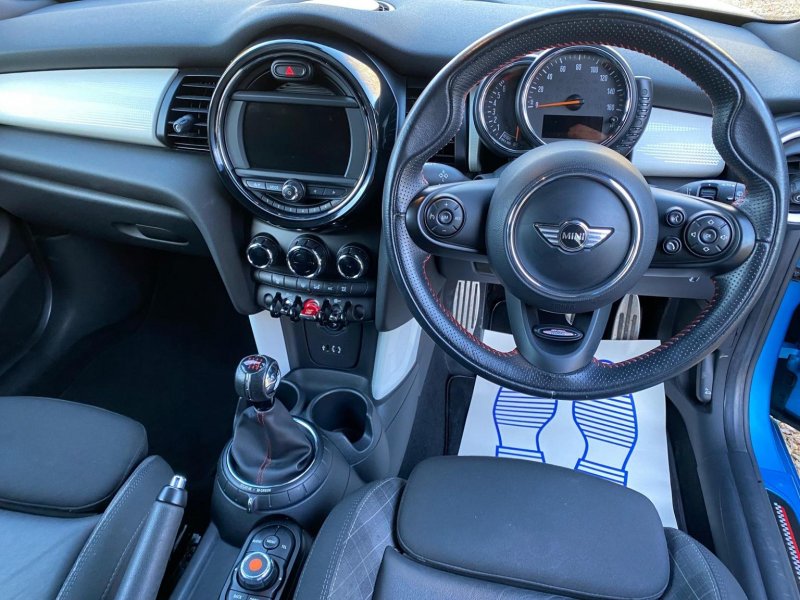 MINI HATCH