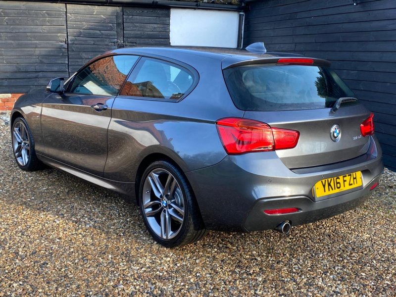 BMW 1 SERIES