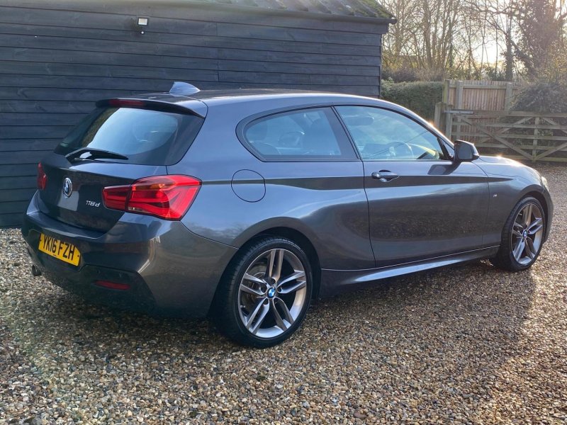 BMW 1 SERIES