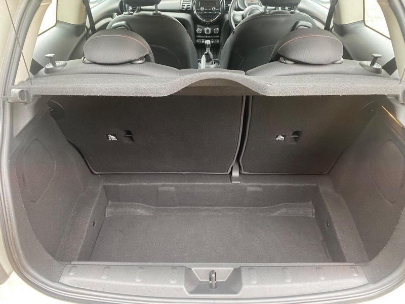 MINI HATCH