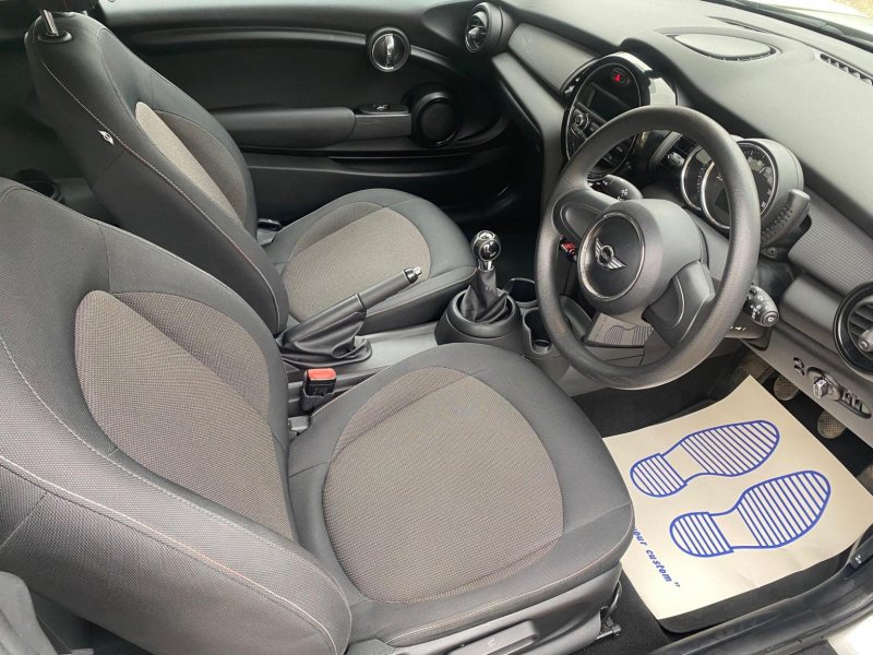 MINI HATCH