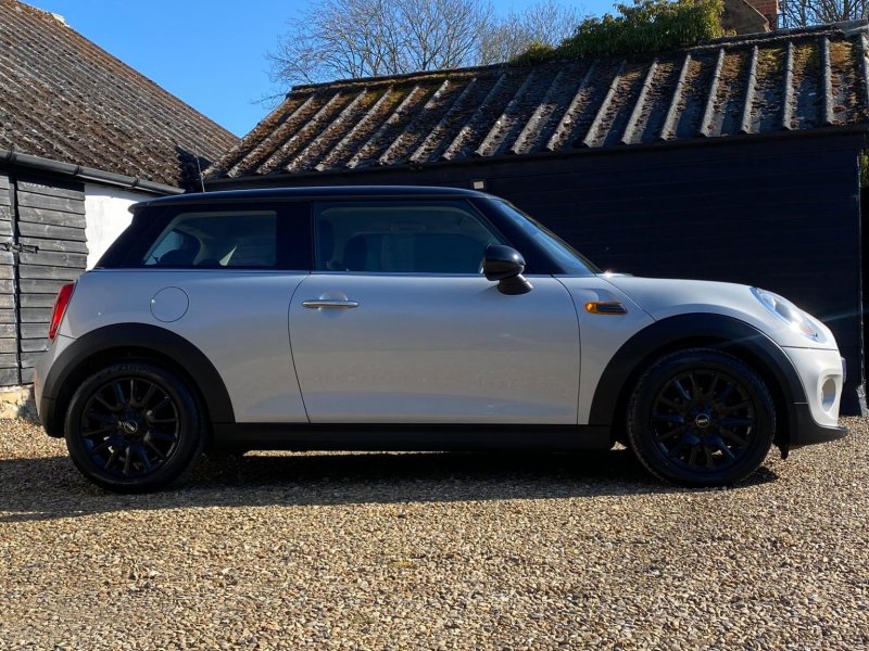 MINI HATCH