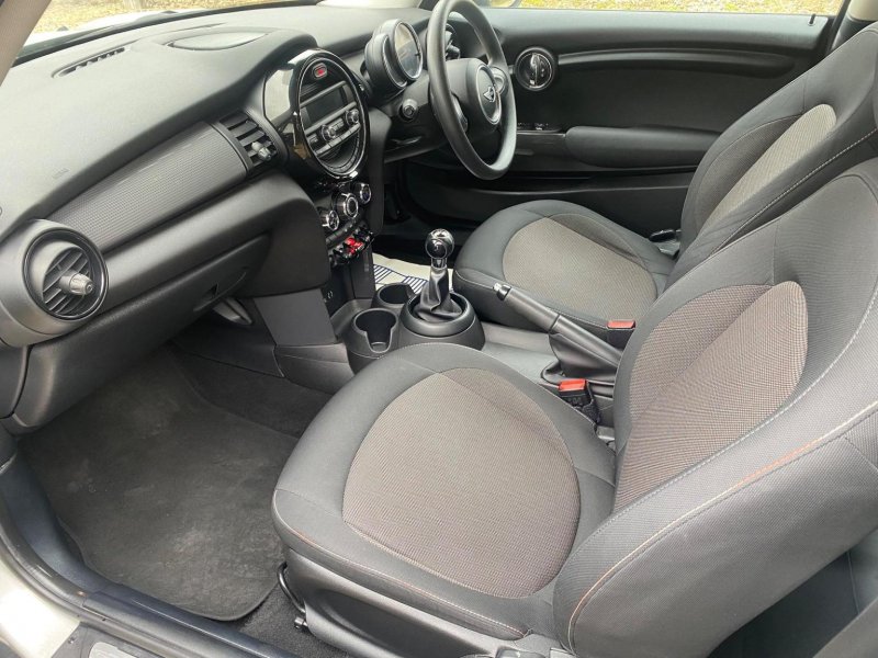 MINI HATCH