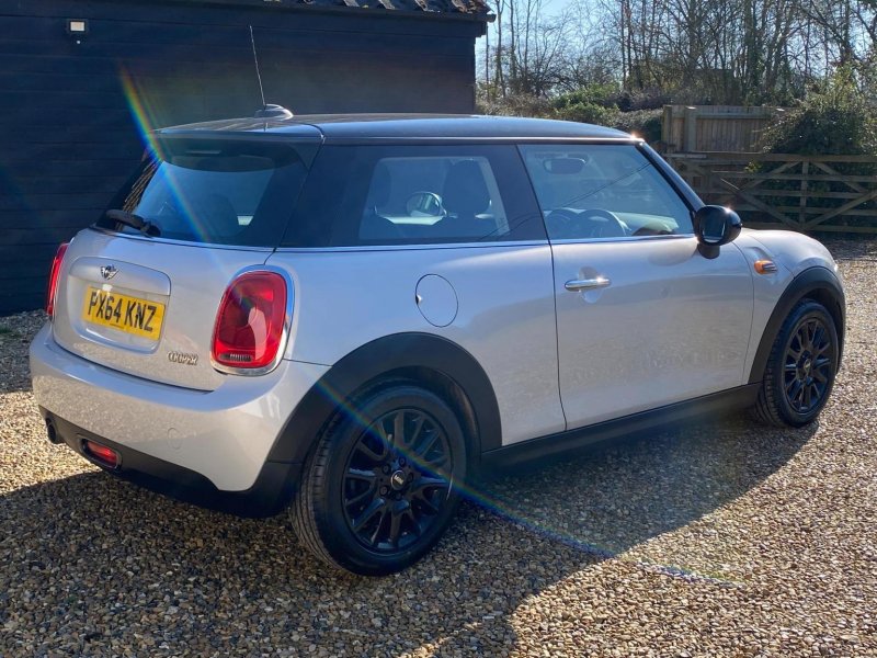 MINI HATCH