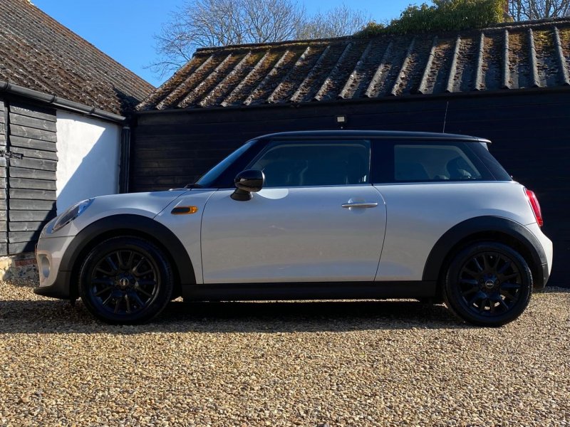 MINI HATCH