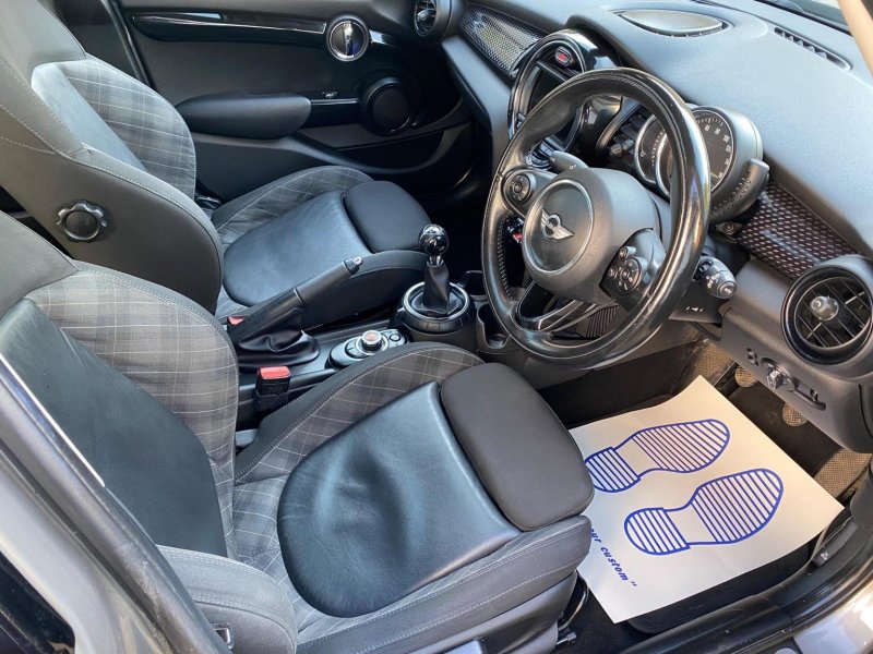 MINI HATCH