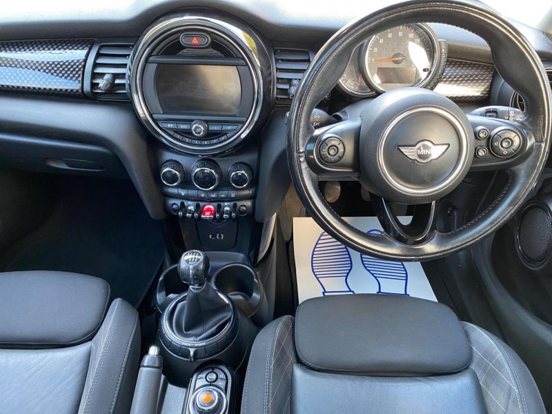 MINI HATCH