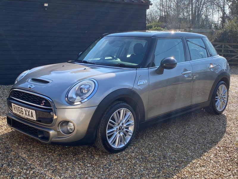 MINI HATCH