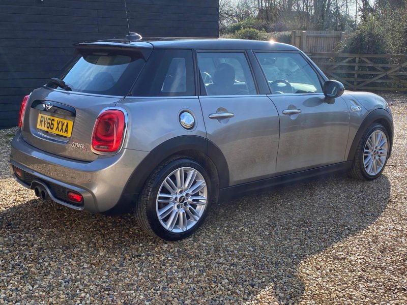 MINI HATCH