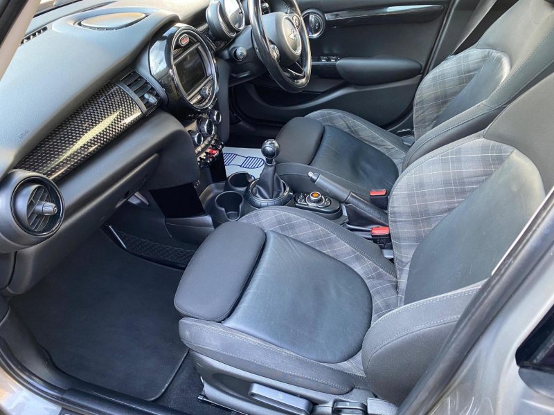 MINI HATCH