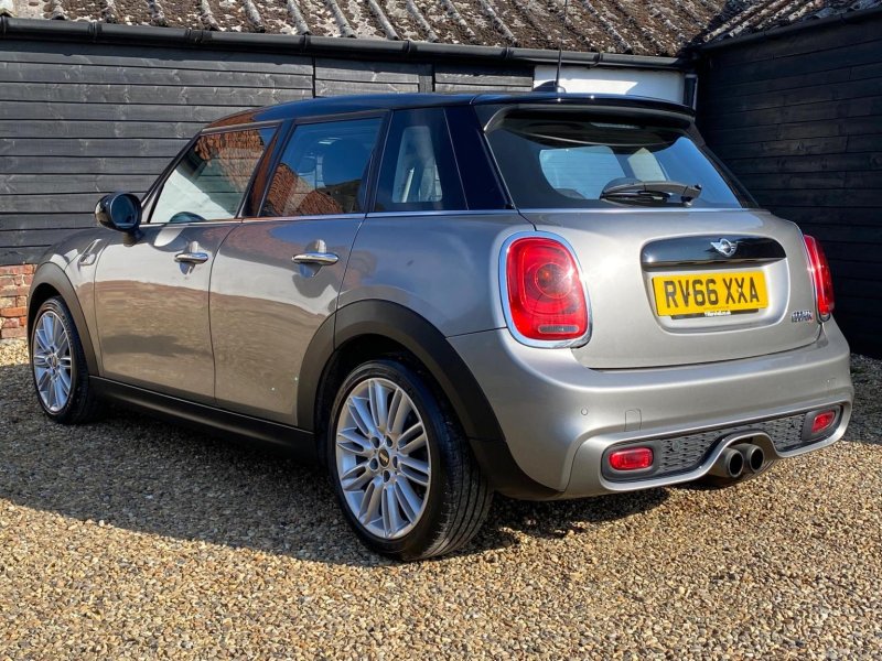 MINI HATCH