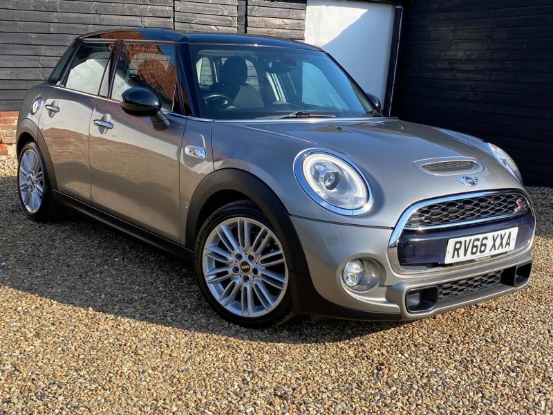 MINI HATCH