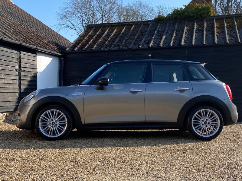 MINI HATCH
