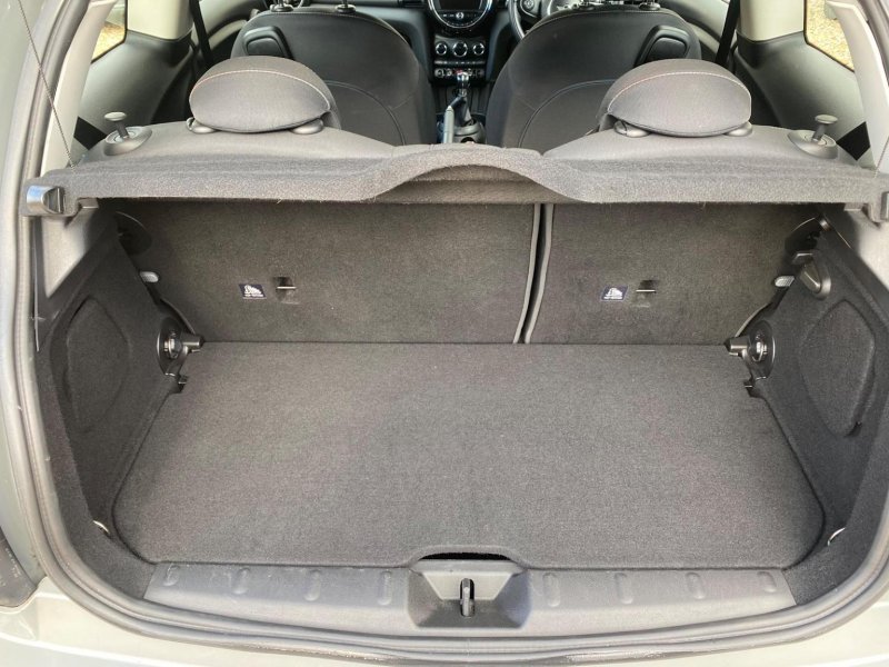 MINI HATCH
