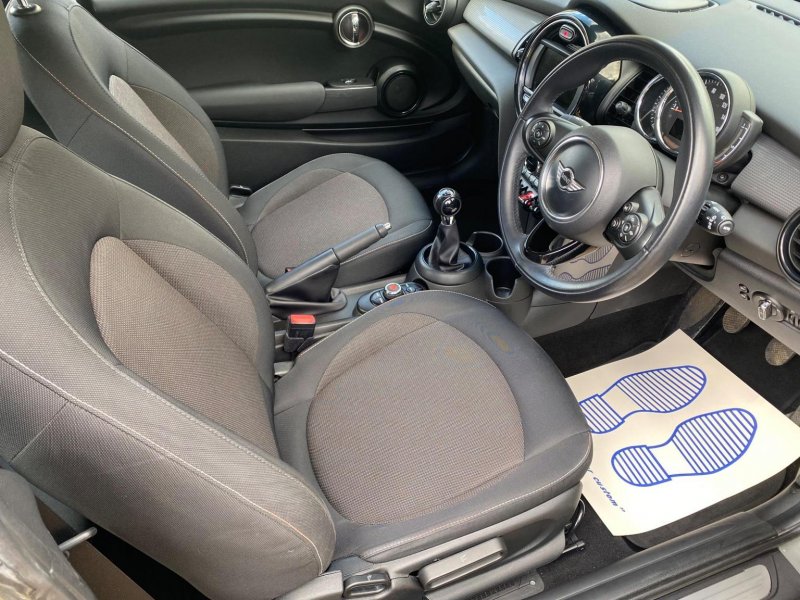 MINI HATCH
