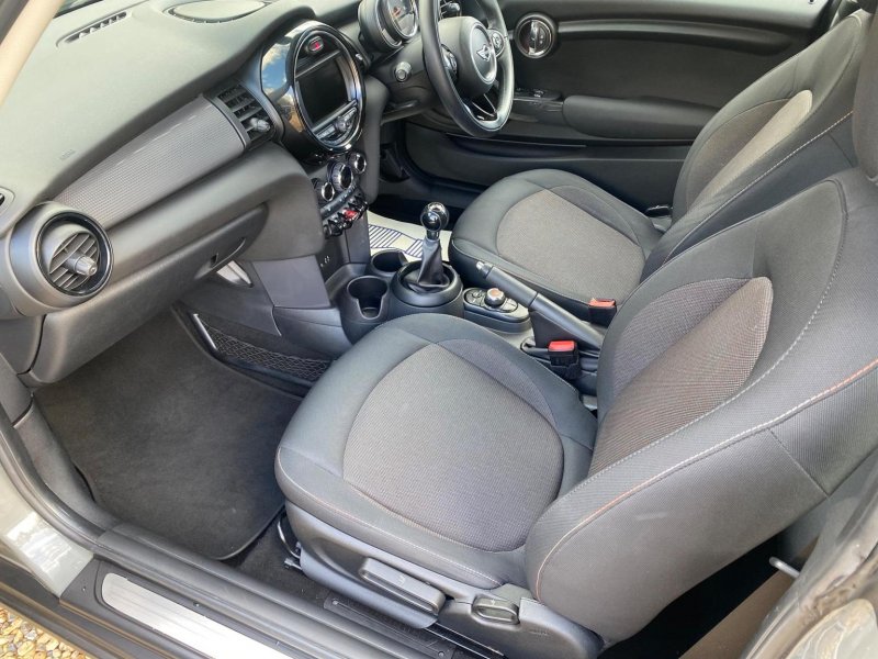 MINI HATCH