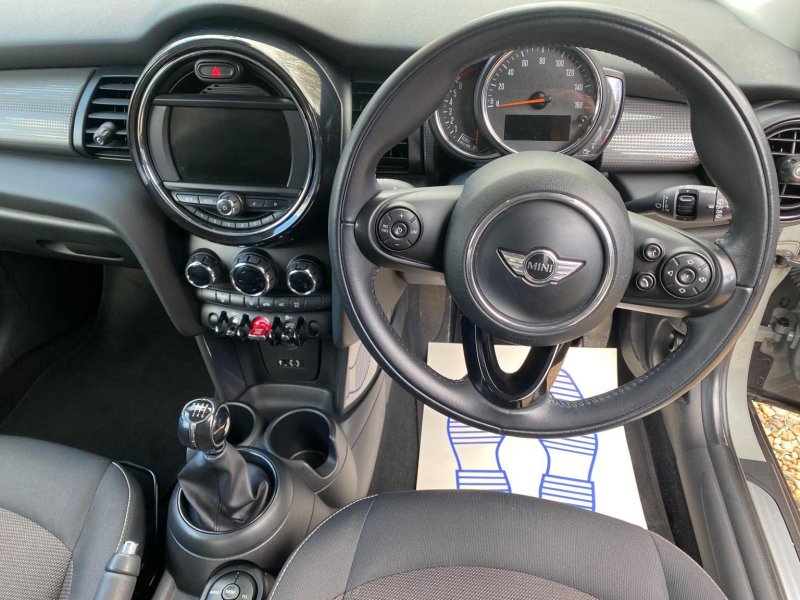 MINI HATCH